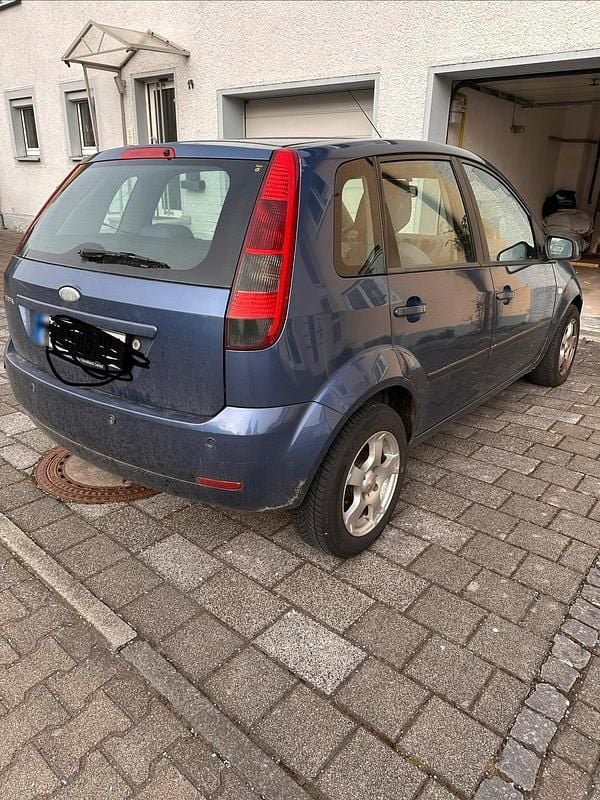 Gebraucht Ford Fiesta 80 PS (58 kW) 2005 Blau Kleinwagen