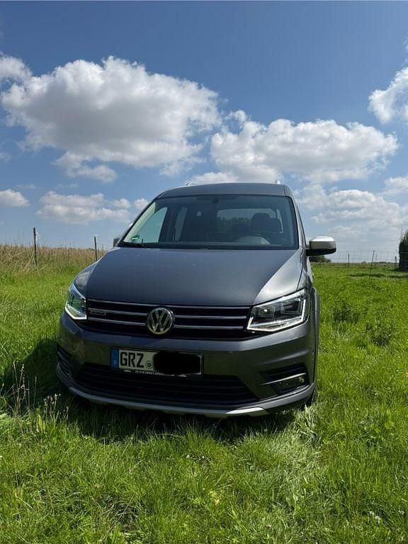 Grau Gebraucht 2017 VW Caddy S Van / Kleinbus | 21.100 € (Etwas zu teuer) - Bild 1/4