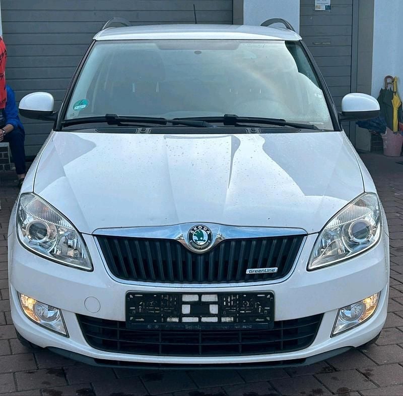 Weiß Gebraucht 2011 Skoda Fabia GreenLine Kombi | 2.200 € (Superpreis) - Bild 1/4