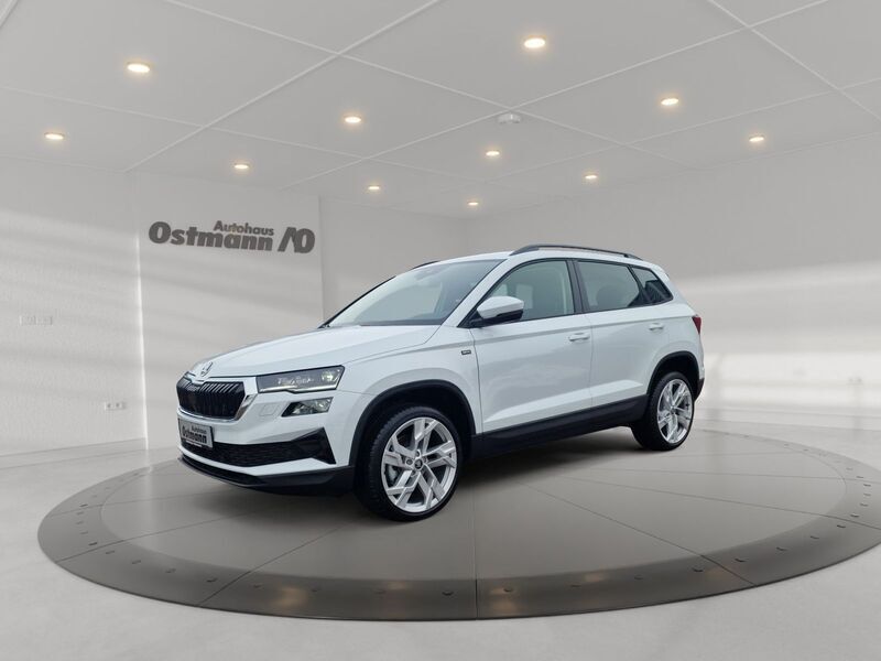 Moon weiss Neu 2024 Skoda Karoq Selection SUV | 42.910 € (Teuer) - Bild 1/4