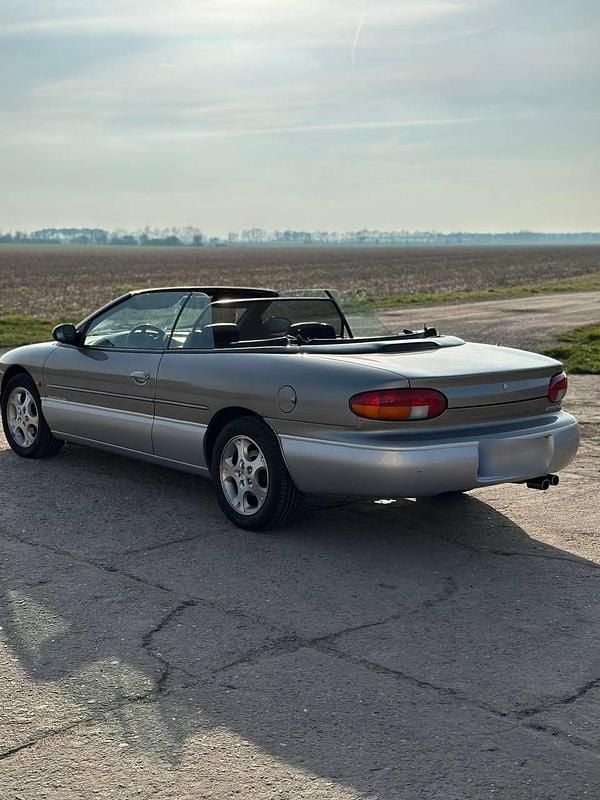 Gebraucht Chrysler Stratus 163 PS (119 kW) 1999 Silber Limousine