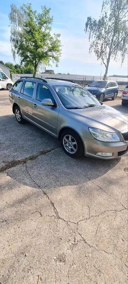 Używany Skoda Octavia 122 KM (89 kW) 2011 Żółty Kombi