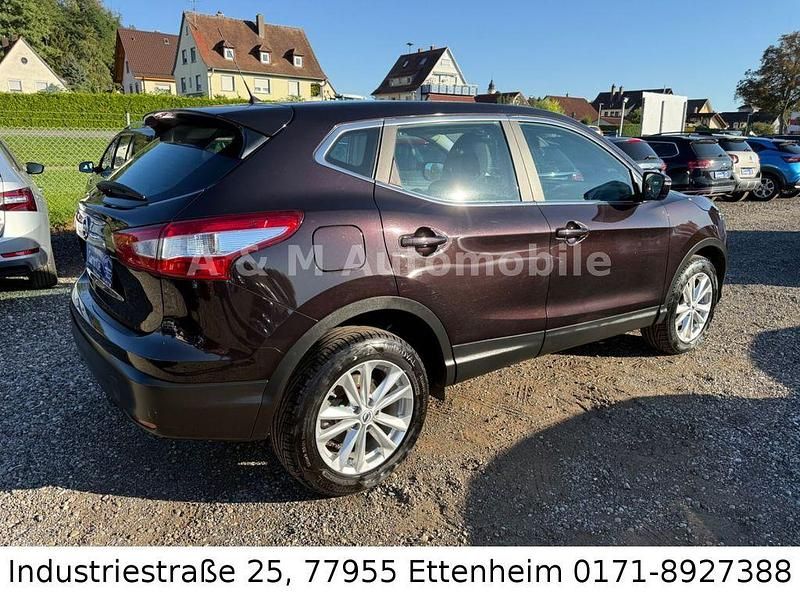 Gebraucht Nissan Qashqai Acenta 116 PS (85 kW) 2015 Schwarz SUV