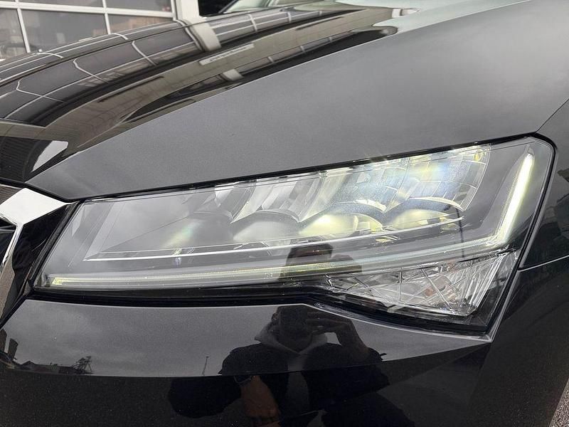 Gebraucht Skoda Superb Ambition 218 PS (160 kW) 2021 Schwarz Kombi