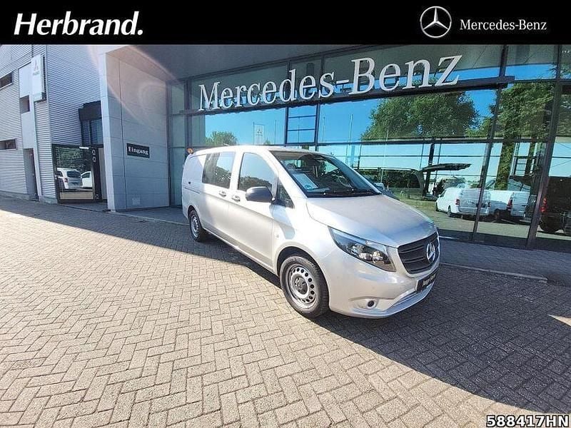 Silber Gebraucht 2022 Mercedes Vito Van / Kleinbus | 33.308 € (Fairer Preis) - Bild 1/4