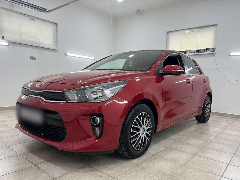 Gebraucht Kia Rio Attract 84 PS (61 kW) 2017 Rot Limousine