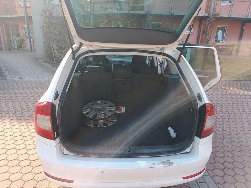 Gebraucht Skoda Octavia 140 PS (102 kW) 2012 Weiß Kombi