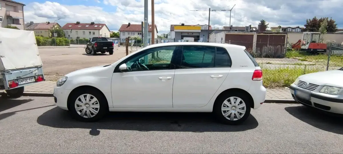 Gebraucht VW Golf VI 105 PS (77 kW) 2010 Weiß Kleinwagen
