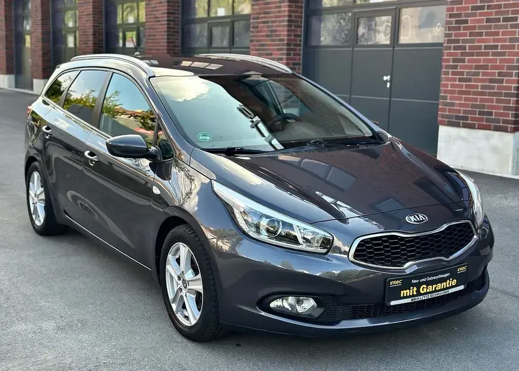 Gebraucht Kia Ceed Sportswagon Edition 7 99 PS (72 kW) 2012 Grau Kombi