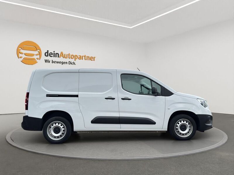 Używany Opel Combo Edition 102 KM (75 kW) 2022 Biały Minivan