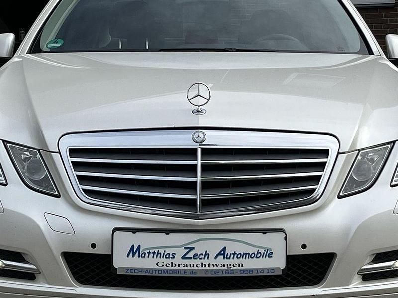 Gebraucht Mercedes E200 184 PS (135 kW) 2012 Weiß Limousine