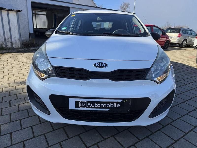 Gebraucht Kia Rio Attract 86 PS (63 kW) 2013 Weiß Limousine