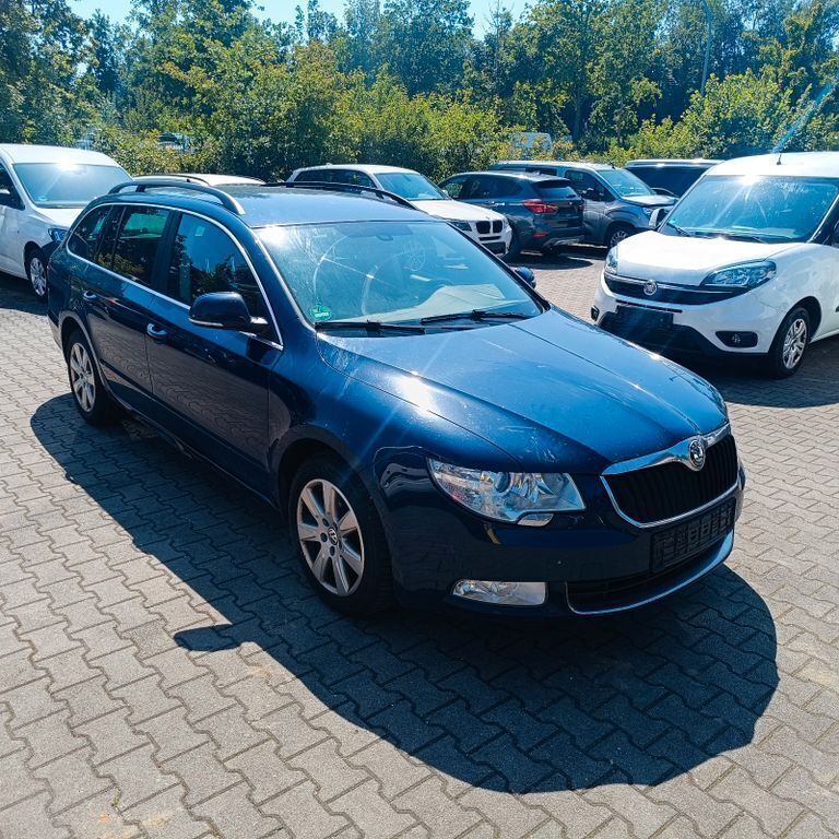 Gebraucht Skoda Superb Ambition 140 PS (102 kW) 2013 Blau Kombi