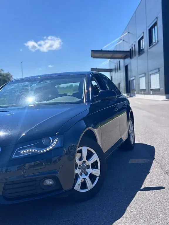 Gebraucht Audi A4 Ambiente 160 PS (117 kW) 2011 Schwarz Limousine