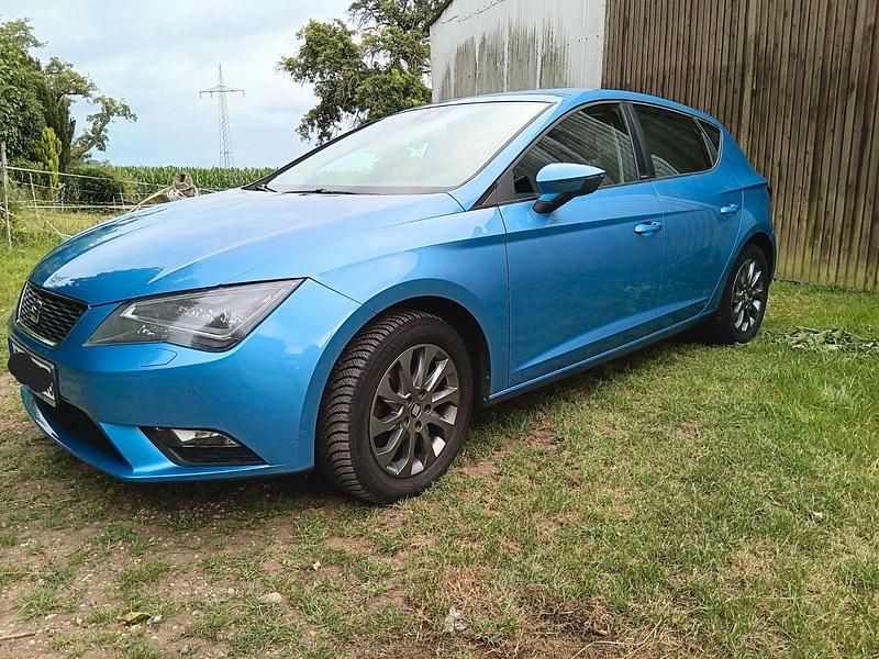 Blau Gebraucht 2014 Seat Leon I-Tech Limousine | 6.900 € (Superpreis) - Bild 1/4