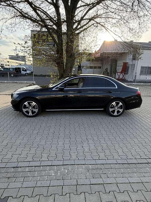 Second-hand Mercedes E200 184 CP (135 kW) 2016 Negru Berlinǎ