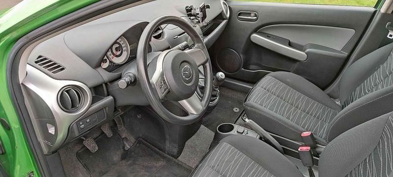 Gebraucht Mazda 2 Independence 75 PS (55 kW) 2010 Grün Kleinwagen