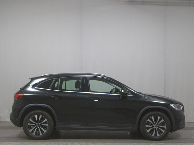 Schwarz Gebraucht 2021 Mercedes GLA200 Style SUV | 26.480 € (Superpreis) - Bild 1/4