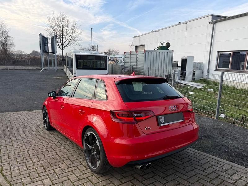 Gebraucht Audi A3 S-Line 150 PS (110 kW) 2014 Rot Limousine