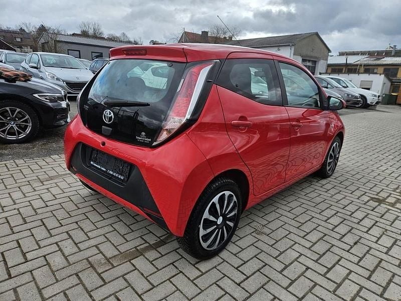 Gebraucht Toyota Aygo X-play 69 PS (50 kW) 2018 Rot Kleinwagen
