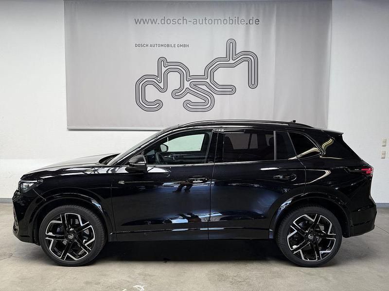 Deep black perleffekt Gebraucht 2024 VW Tiguan R-line SUV | 48.890 € (Superpreis) - Bild 1/4