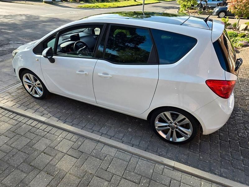 Second-hand Opel Meriva 120 CP (88 kW) 2012 Alb Monovolum