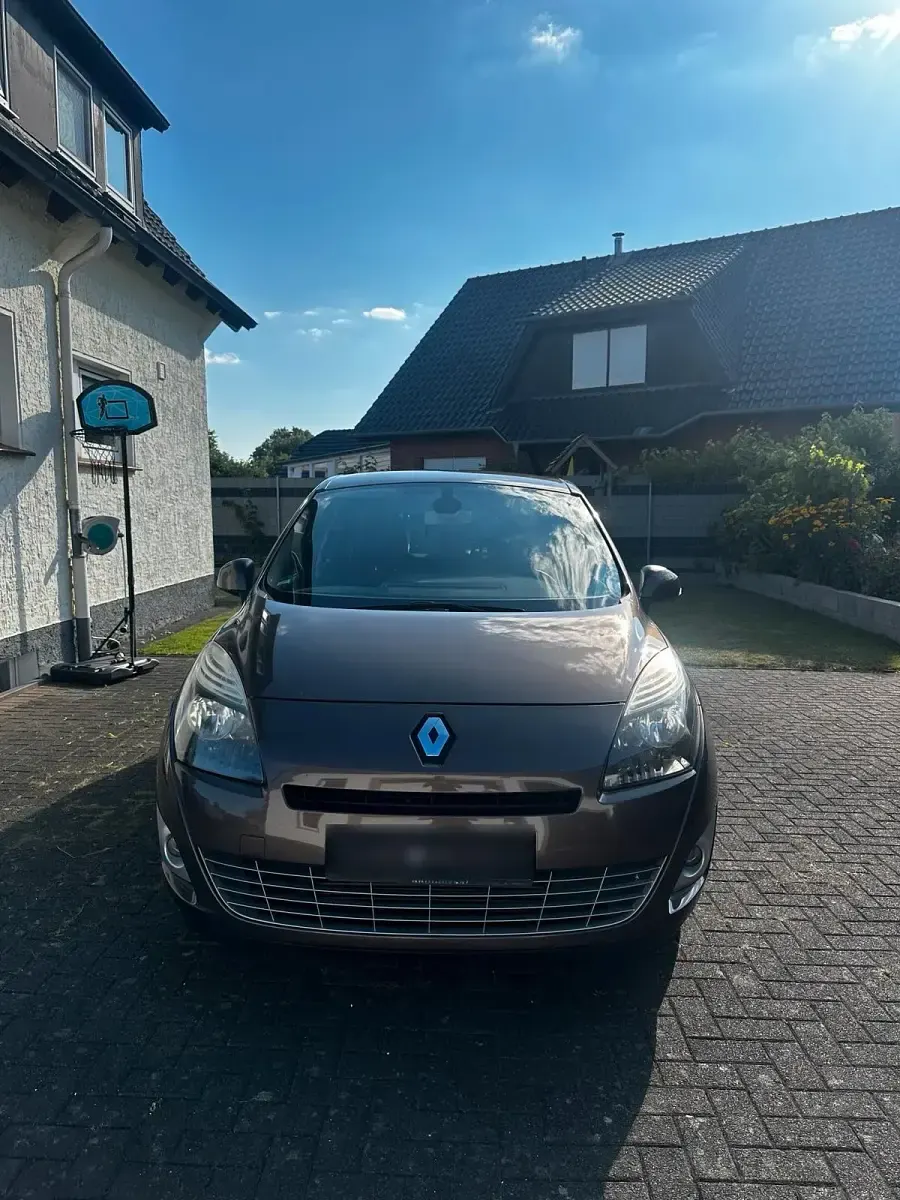 Gebraucht Renault Scénic 131 PS (96 kW) 2010 Braun Van / Kleinbus
