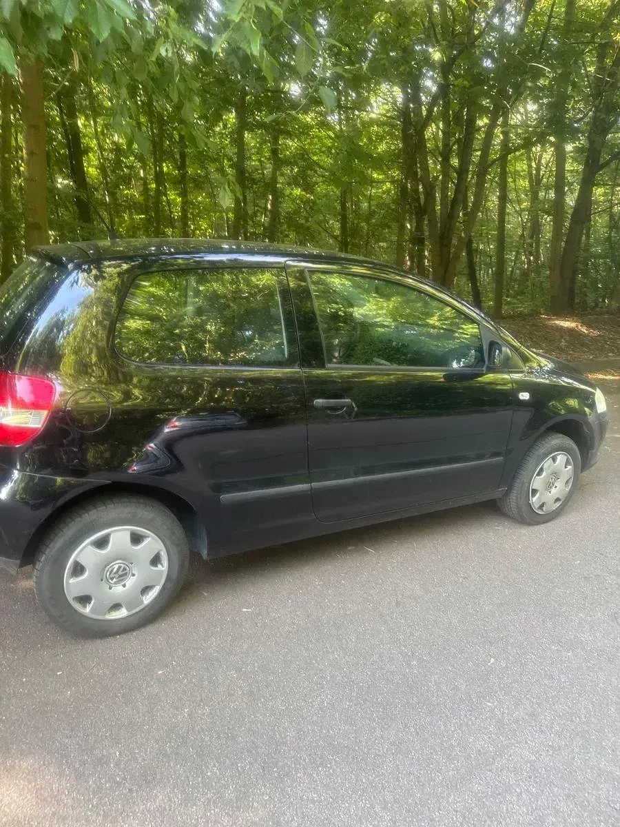 Gebraucht VW Fox 54 PS (39 kW) 2008 Schwarz Kleinwagen