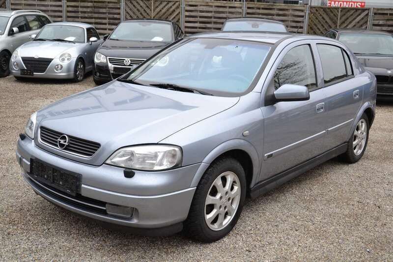 Grau Gebraucht 2003 Opel Astra Elegance Limousine | 590 € (Superpreis) - Bild 1/4