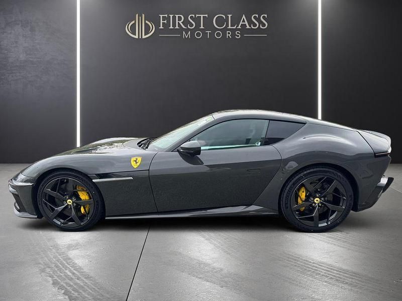 Neu Ferrari 12 Cilindri 829 PS (609 kW) 2026 Grau Coupé