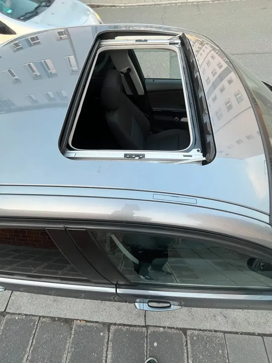 Gebraucht BMW 318 147 PS (108 kW) 2009 Grau Limousine