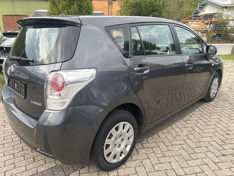 Gebraucht Toyota Verso Life 126 PS (92 kW) 2010 Grau Van / Kleinbus