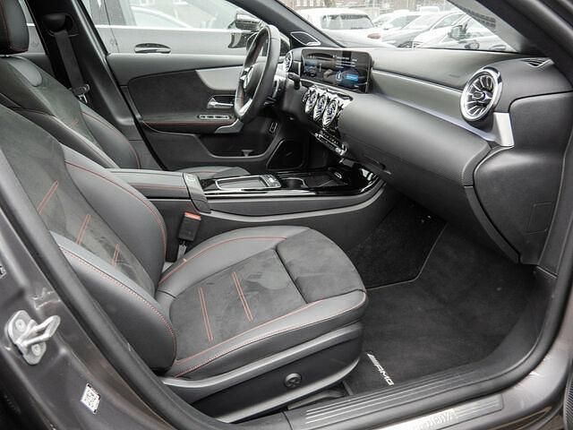 Gebraucht Mercedes A220 Advanced Plus 190 PS (139 kW) 2024 Grau / mountaingrau (metallic) Limousine