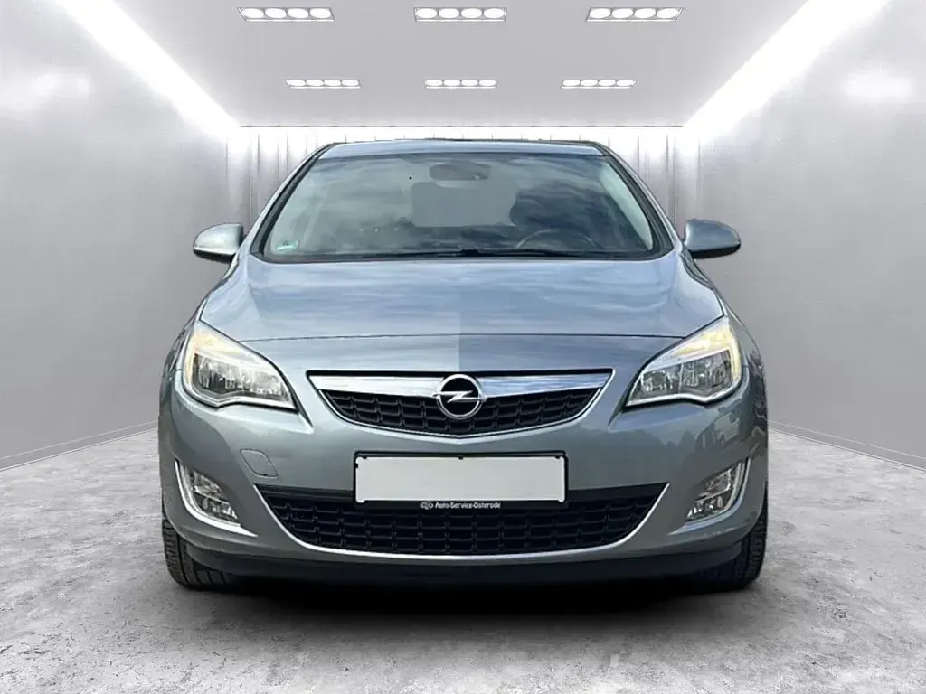 Gebraucht Opel Astra Design Edition 125 PS (91 kW) 2011 Silber Limousine