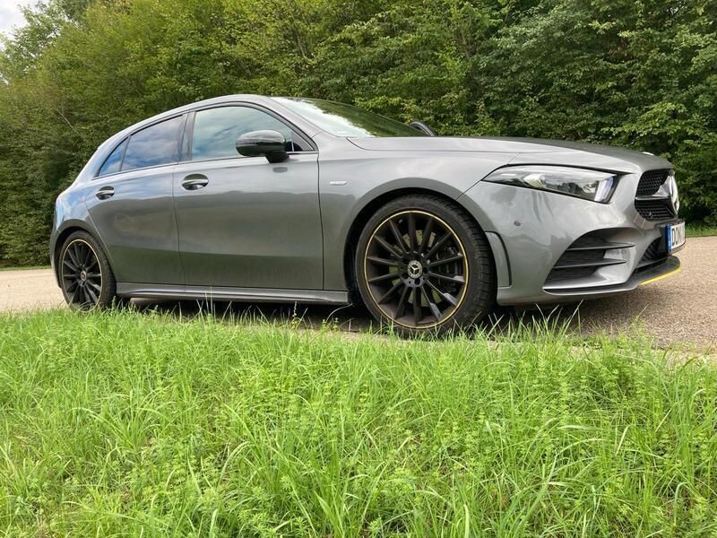 Grau Gebraucht 2018 Mercedes A250 Edition 1 Limousine | 23.000 € (Fairer Preis) - Bild 1/4