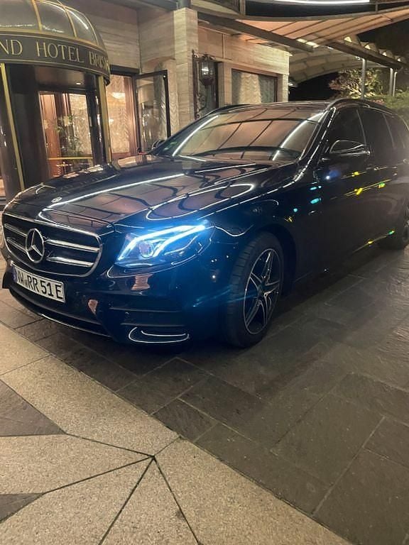 Blau Gebraucht 2019 Mercedes E300 AMG Limousine | 26.500 € (Guter Preis) - Bild 1/4