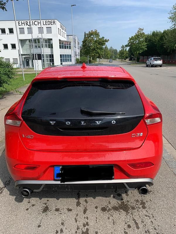 Gebraucht 2017 Volvo V40 R-Design Kombi | 12.000 € (Guter Preis) - Bild 1/4