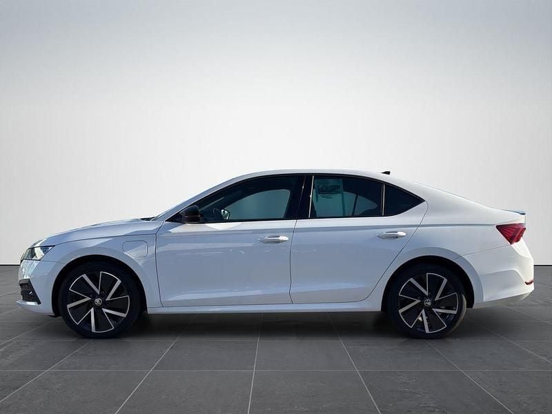 Gebraucht Skoda Octavia Style 204 PS (150 kW) 2022 Weiss Limousine