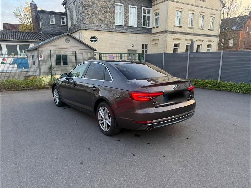 Gebraucht Audi A4 Comfort 150 PS (110 kW) 2018 Braun Limousine