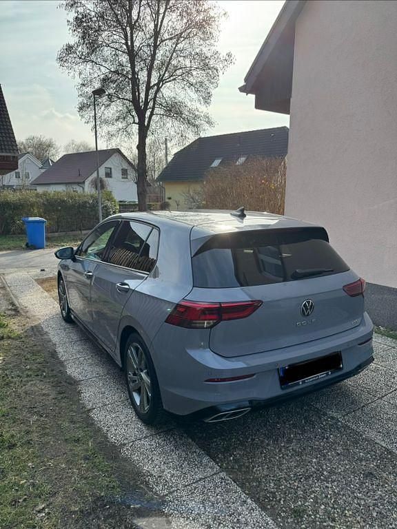 Gebraucht VW Golf VIII R-line 131 PS (96 kW) 2023 Grau Limousine