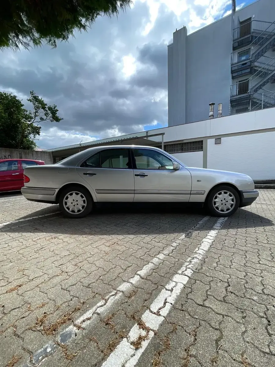 Gebraucht Mercedes E240 Elegance 170 PS (125 kW) 1998 Silber Limousine
