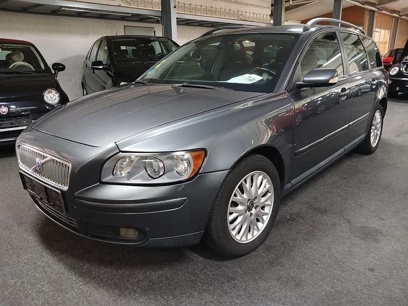 Grau Gebraucht 2004 Volvo V50 Momentum Kombi | 2.990 € (Fairer Preis) - Bild 1/4