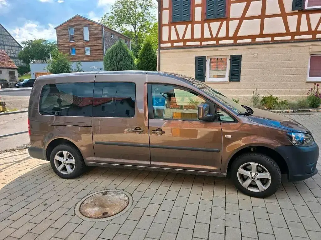Gebraucht VW Caddy Maxi 102 PS (75 kW) 2012 Braun Van / Kleinbus