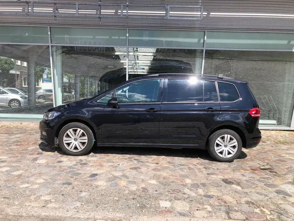 Gebraucht VW Touran Comfortline 150 PS (110 kW) 2023 Schwarz Van / Kleinbus