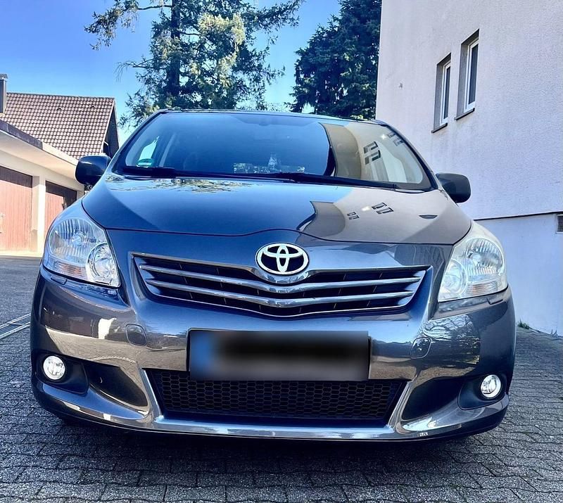 Gebraucht Toyota Verso Executive 147 PS (108 kW) 2009 Grau Van / Kleinbus