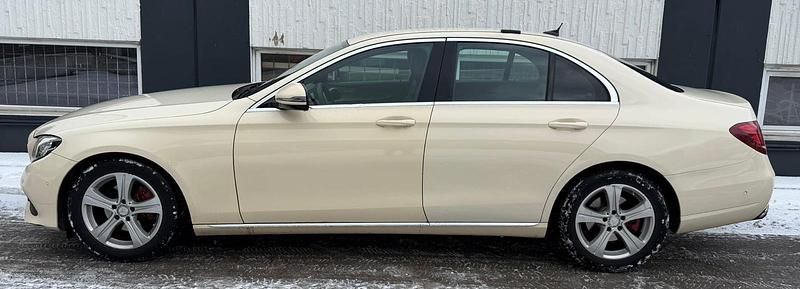 Gebraucht Mercedes E220 194 PS (142 kW) 2017 Beige Limousine