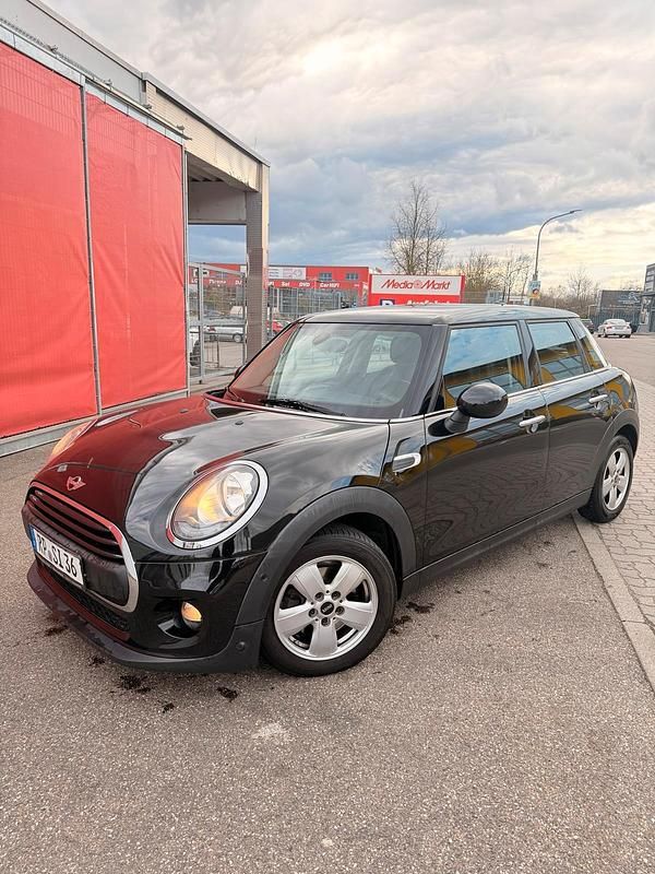 Usata Mini Cooper 101 CV (74 kW) 2017 Nero Utilitaria