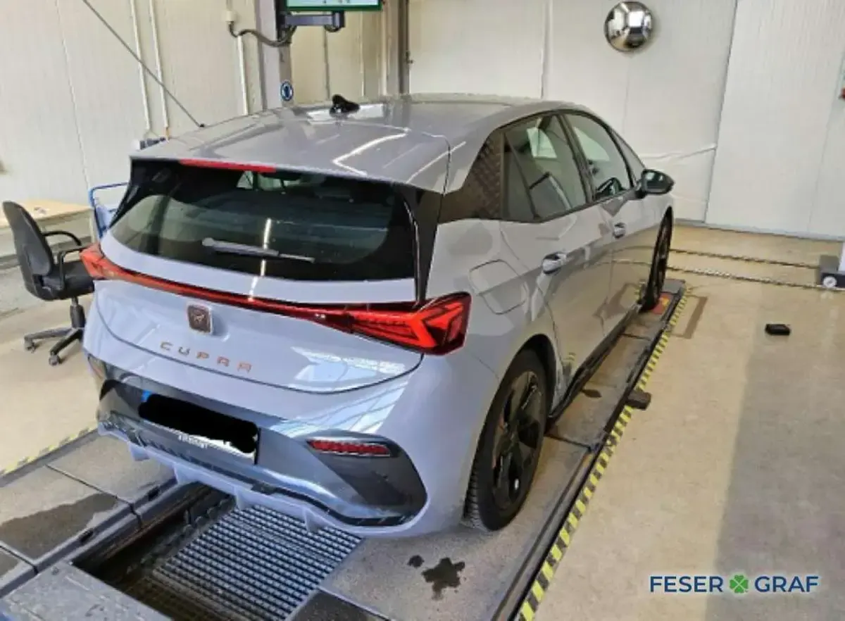 Second-hand Cupra Born 150 kW (204 CP) 2024 Gri Hatchback