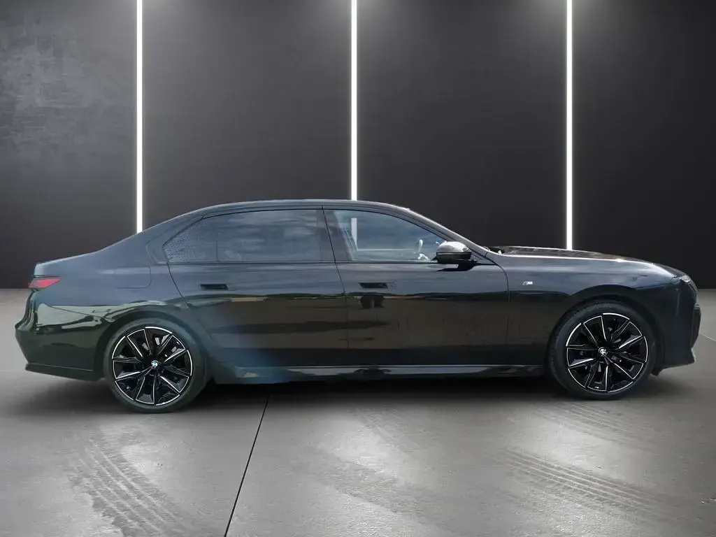 Gebraucht BMW 740 M Sport 299 PS (219 kW) 2024 Schwarz Limousine