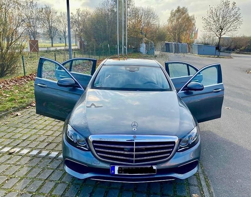 Grau Gebraucht 2018 Mercedes E300 Limousine | 28.500 € (Guter Preis) - Bild 1/4